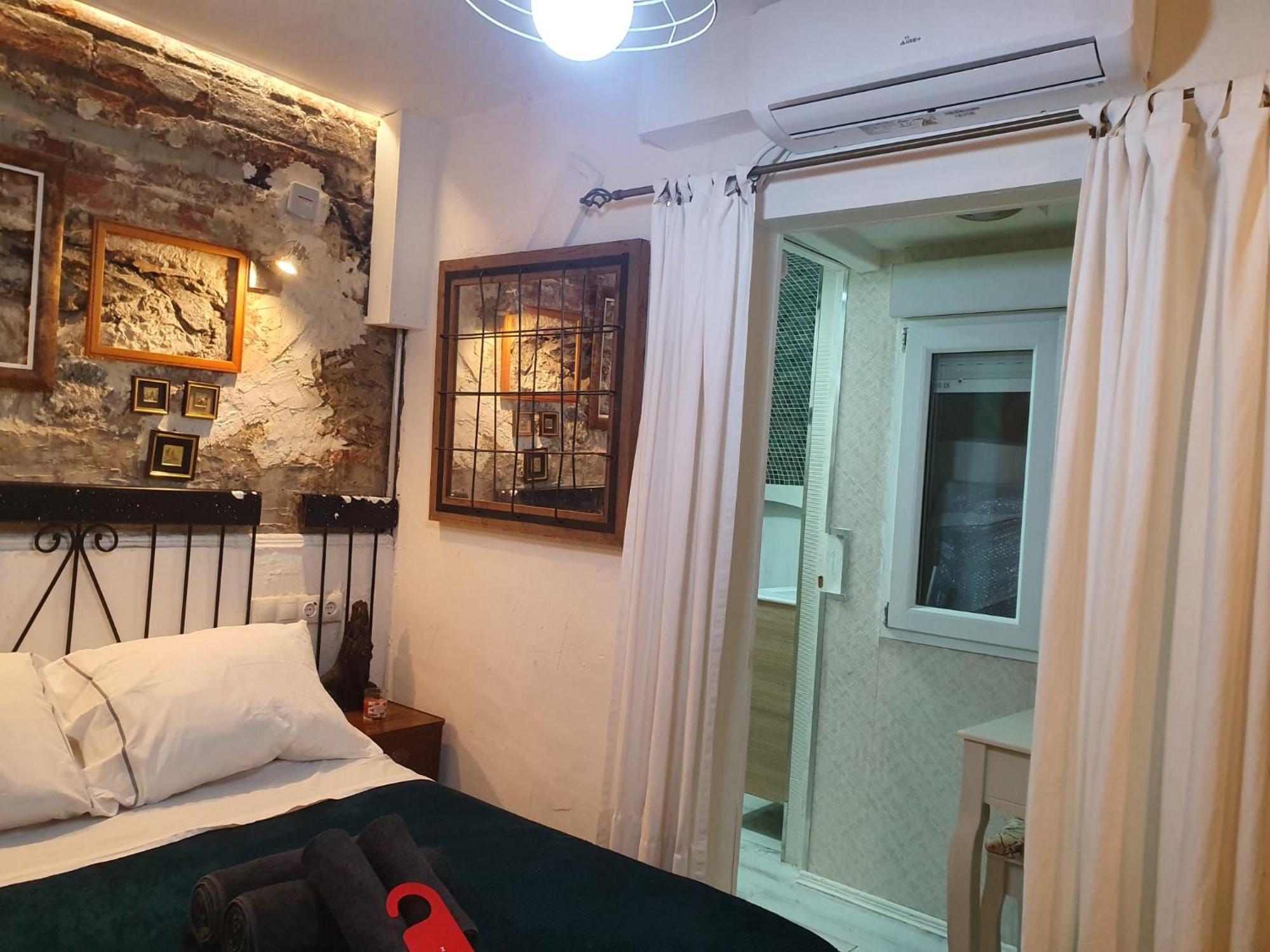 Studio Or Rooms With Private Bathroom Or Rooms With Shared Bathroom Barcelona Exterior foto